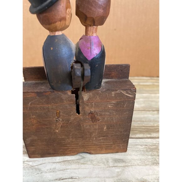 Vintage Italian Hand Carved Wooden Trinket Box with Couple Figurines Folk Art - Picture 10 of 10